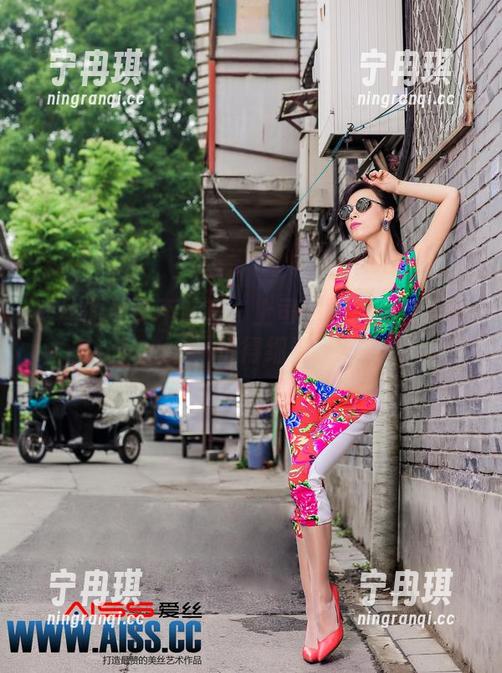 爱丝的另类不经意：上司的裤袜图片合集，值得细看