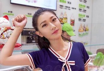 AISS爱丝(黄金版) – 亚美依展现的白色，有时像云朵，有时像流动的思绪，给你这些图片，随便分享吧！