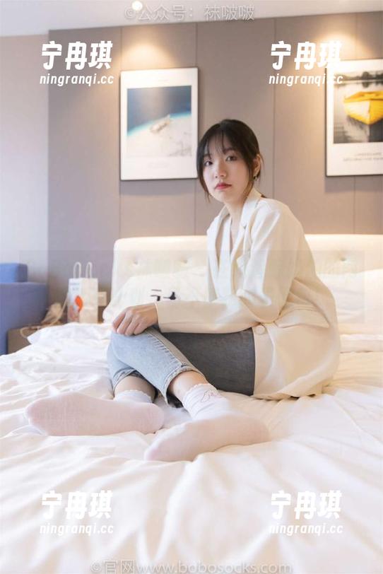 BoBoSocks袜啵啵-奶油 BoBoSocks袜啵啵 - 在线追踪奶油的两双板鞋计划,马不停蹄的表情包!