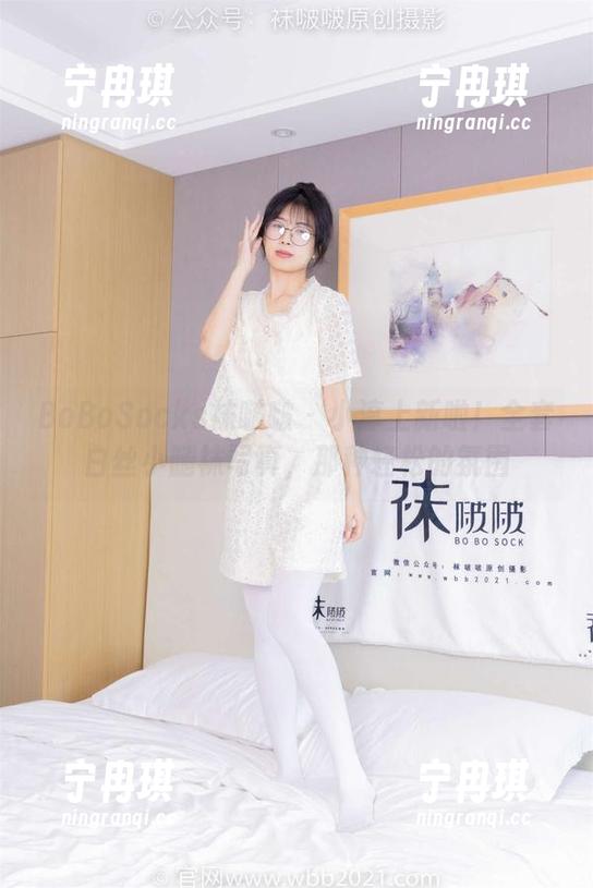 BoBoSocks袜啵啵-小淳 BoBoSocks袜啵啵 - 小淳上新啦!全套白丝小腿袜写真,那种轻松的氛围
