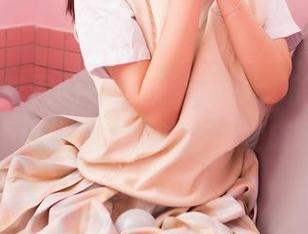 Feilin嗲囡囡 – 王婉悠Queen的泳衣私拍：不小心把心水的沙滩变成晒台啦