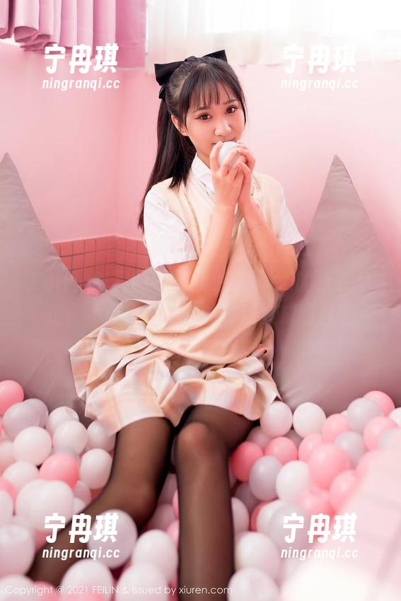 Feilin嗲囡囡-王婉悠Queen Feilin嗲囡囡 - 王婉悠Queen的泳衣私拍:不小心把心水的沙滩变成晒台啦