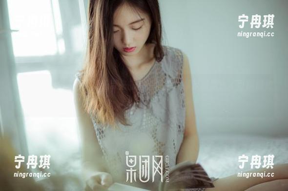GIRLT果团网-松果儿 GIRLT果团网 - 松果儿带来的高清图包,裸足的飘逸不可能被忽视