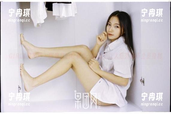 GIRLT果团网 - 图包里的松果儿：比基尼让人意外的不止是身材
