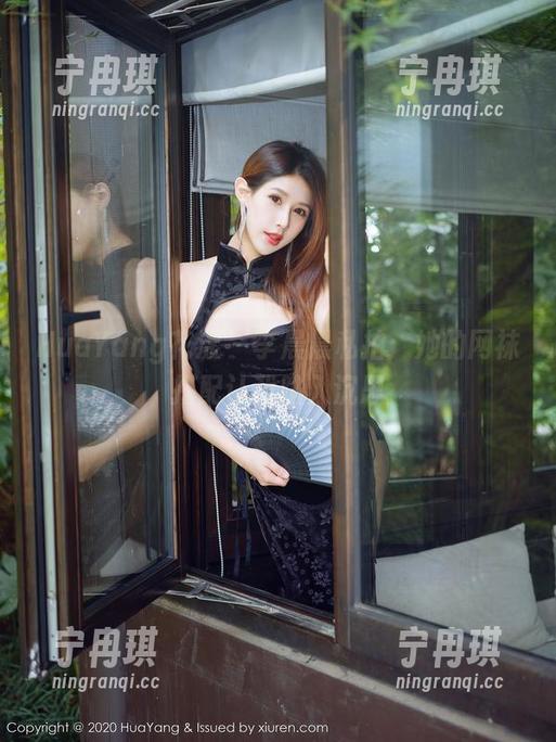 HuaYang花漾-李晨晨 HuaYang花漾 - 李晨晨私拍:她的网袜搭配让我陷入沉思