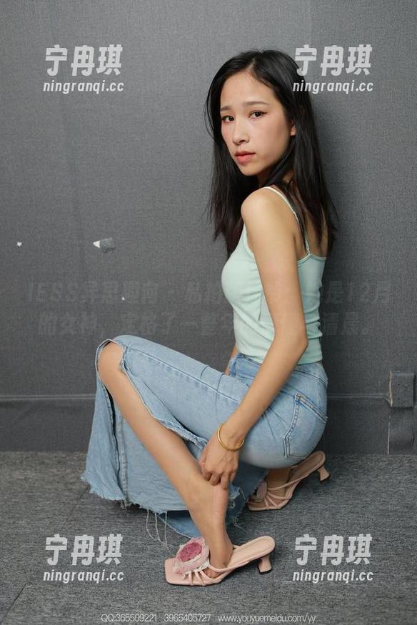 IESS异思趣向-佳爷 IESS异思趣向 - 私拍版佳爷:她是12月的女神,定格了一整年的懵懂与清晨。
