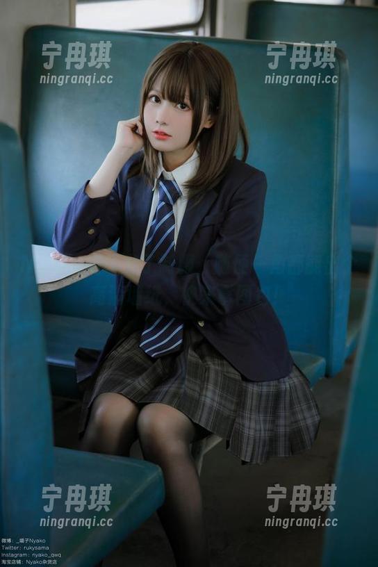 Nyako喵子 Nyako喵子穿了制服,随便一角都能出个高清墙纸,快来拿图包!