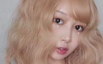 PAKI草莓酱的户外写真°就在那!不过cos本帖抢戏了,注意力全在这里。