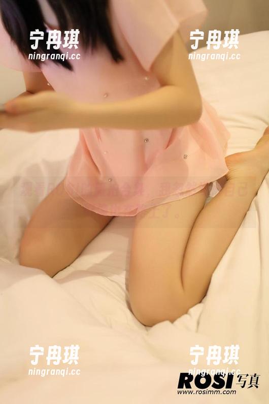 ROSI写真 观看ROSI的旅拍合集,我忽然觉得自己好像也在路上了。