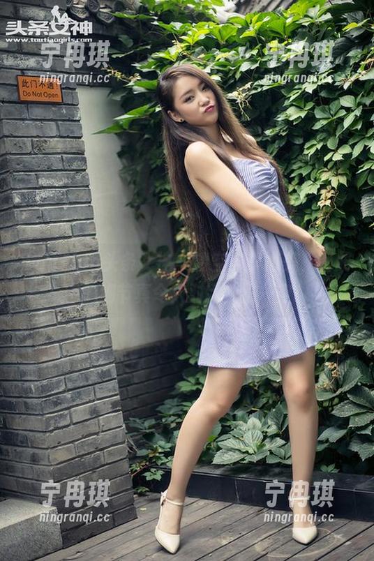 TouTiao头条女神-李由美 TouTiao头条女神 - 镂空与李由美,图册中的细节真令人对比划破一空!
