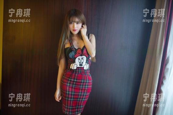 TuiGirl推女郎 - 土豆姐的美足照片全集：一旦下载，你就别想回头了