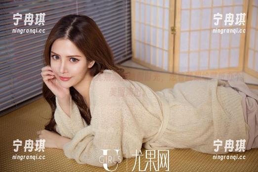 UGirls尤果网 - 专属尤娜娜的瑜伽时光，想着就想给壁纸办个美图演出。