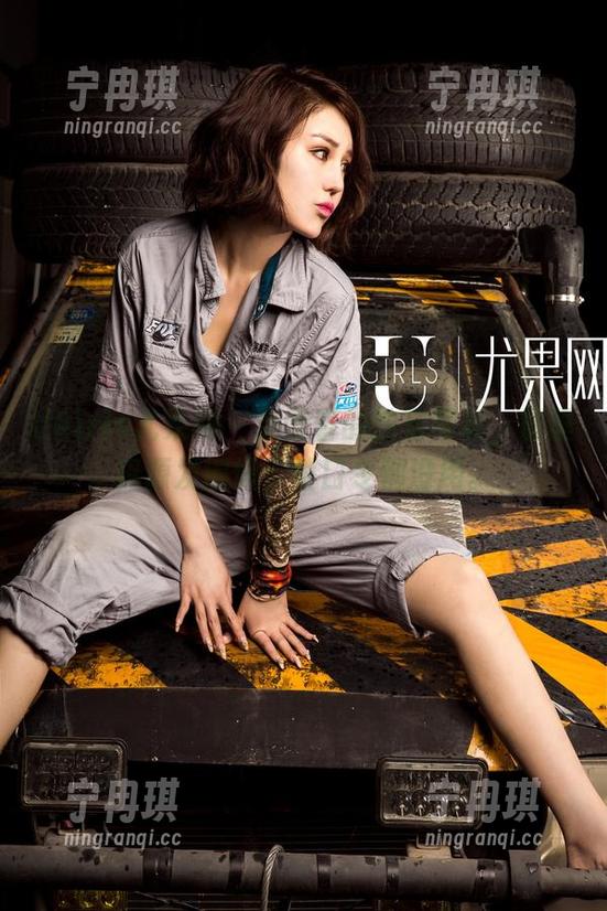 UGirls尤果网 - 张雪馨的教室写真，群里资源发得慢，催口令都没用。