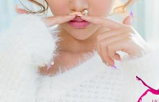 UGirls尤果网 – 高清图册,欣杨Kitty的短裙连接了我和一抹清新的气息,那段光景随意而来。