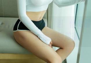 UGirls尤果网 – 不急,温鈊怡的最新写真慢慢来,顺便聊聊粽欲。