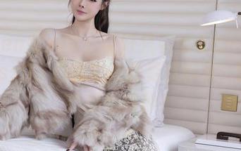 Xiuren秀人网 – 说好只看毛衣的CherryBlessU,图集中各种姿势都有,精选中你最爱哪种?