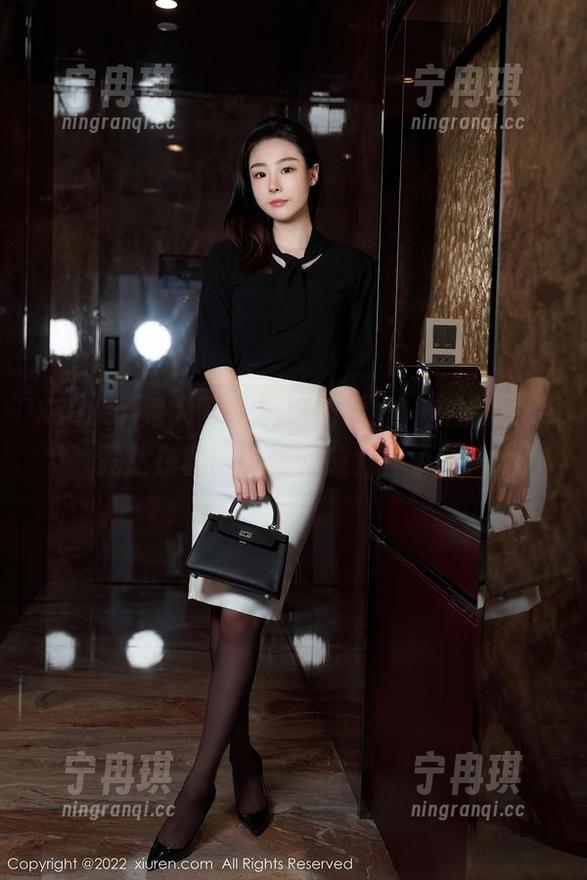 Xiuren秀人网-安妮Tess Xiuren秀人网 - 说好的学妹,安妮Tess竟然在套图中跑偏成女神了啊!