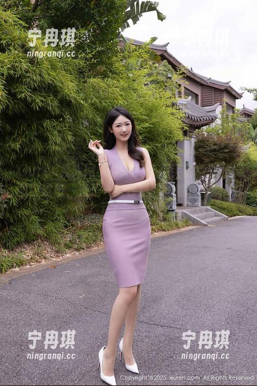 Xiuren秀人网-小泡芙 Xiuren秀人网 - 发现!小泡芙的新双马尾图包发布,光是一瞬移到脖颈的线条就NET了一波!