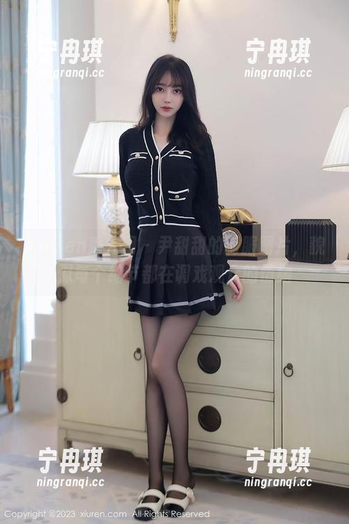 Xiuren秀人网-尹甜甜 Xiuren秀人网 - 尹甜甜的制服图片,貌似每个细节都在调戏观众的情绪