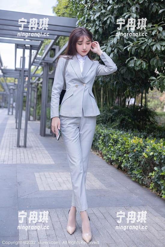 Xiuren秀人网-月野兔美妞 Xiuren秀人网 - 月野兔美妞的旅拍图包,特别好看啊,真是让人想偷偷发给朋友。