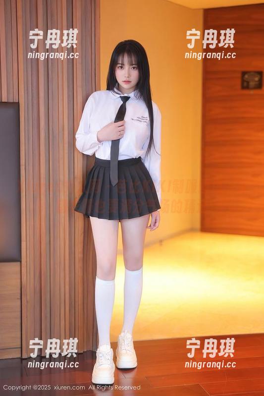 Xiuren秀人网-芭比KIKI Xiuren秀人网 - 芭比KIKI制服图包:穿错衣服也要满分气场的精选