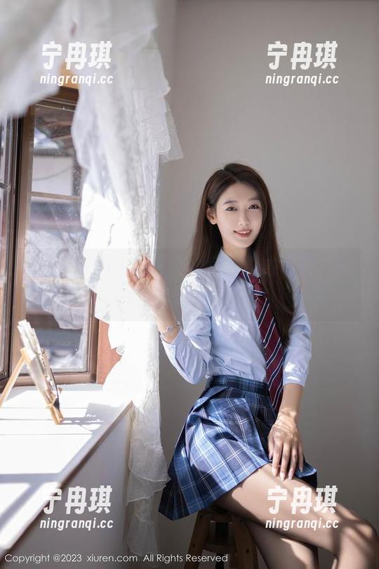 Xiuren秀人网 - 谢小蒽的泳衣写真，水波荡漾好像在说话