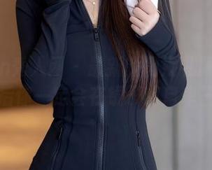 Xiuren秀人网 – 最新的闵妮礼服写真集,更新后你一定会在镜子前自卑三小时。