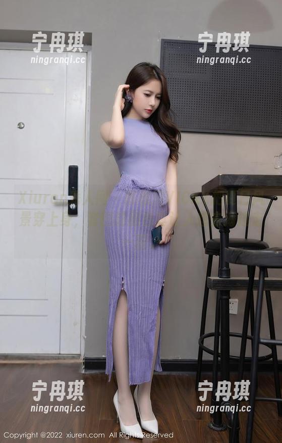 Xiuren秀人网-陈雅漫VICKY Xiuren秀人网 - 陈雅漫VICKY把夏日风景穿上身,套图的颜色真让人想去海边走一圈。