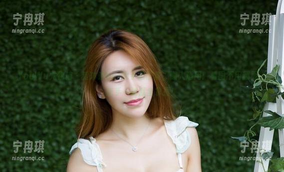 YouWu尤物馆-潘琳琳ber YouWu尤物馆 - 潘琳琳ber水手服图集,懒人适用:看图不用翻页,随手一划就全掌握!