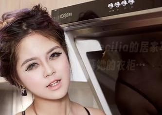 YouWu尤物馆 – 观看陆萱萱Cecilia的居家写真，潜意识里我开始羡慕她的衣柜…