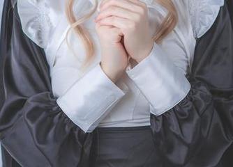 说是coser衣衣的私拍资源，其实每一帧都仿佛在无意中散发着纯白的别样气息。