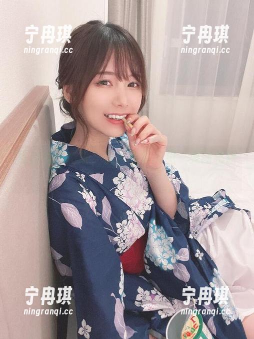 黑丝与けん研，偶尔也会撞见“美图秘籍”
