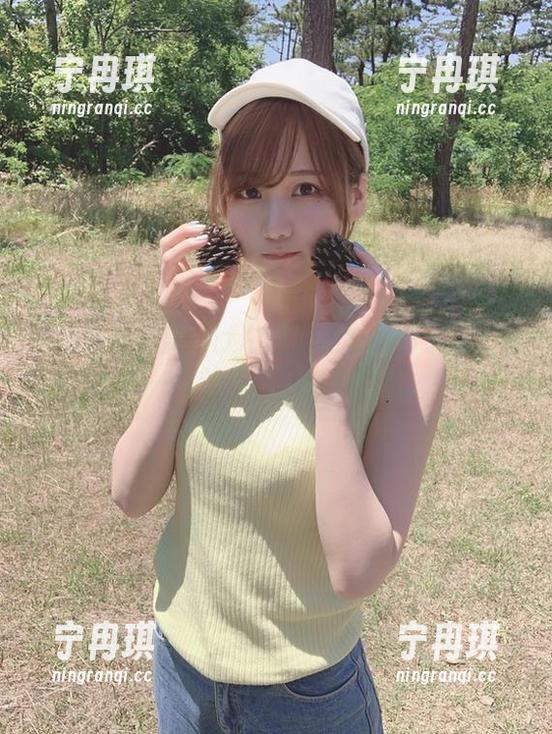 けん研 白裙户外新赏!けん研的更新找到了让人心头一荡的气氛,满分轻松。