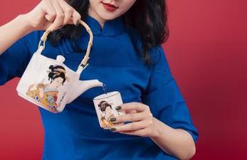丽柜 – 凉儿的先锋丽影在高清写真里,突然感觉自己好像也被她的气场牵动了。