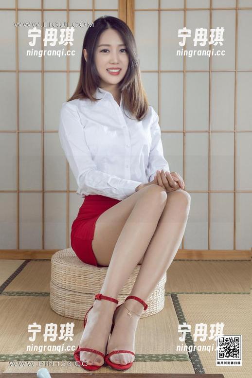 丽柜-小唐 丽柜 - 甜心小唐的“全套写真”——为了让你放下手中的零食,我这就发个图过来!