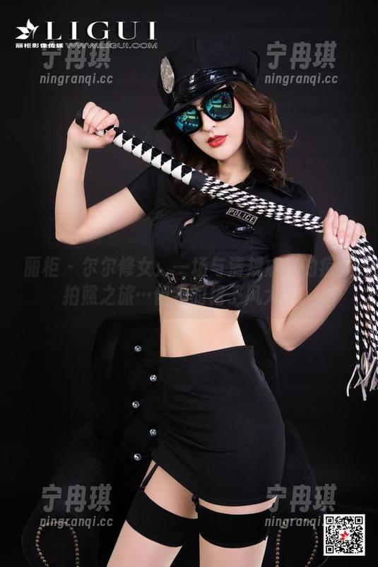 丽柜-尔尔 丽柜 - 尔尔修女:一场与清规戒律的疯狂拍照之旅…但我的裙子风大了!