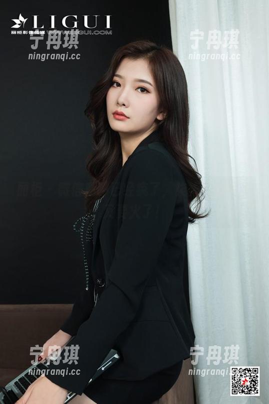 丽柜-柒柒 丽柜 - 微信私聊已经疯了,柒柒和服写真又要火了!
