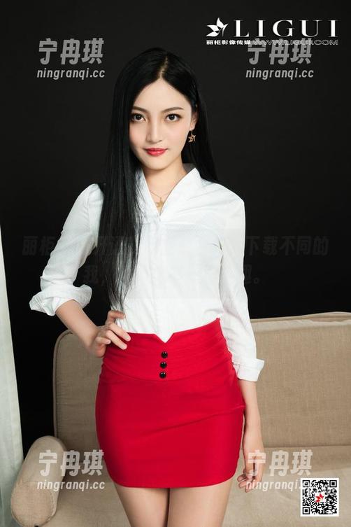 丽柜-语寒 丽柜 - 打开语寒职业装合集,下载不同的我,就像翻书一样有趣。