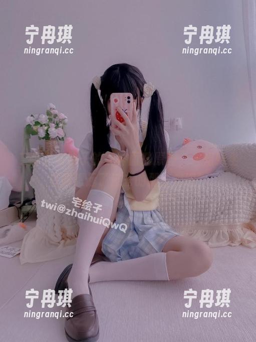 二阶堂宅绘子 二阶堂宅绘子的女神面孔原图,一姐妹坐着却想起了过去的那些痴缠?