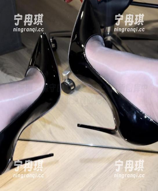 微密圈 - 保守的二舅妈对镜：最新图库中，你没见过的她！
