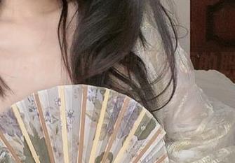 倦倦喵的职场福利:别开生面的职业装图集