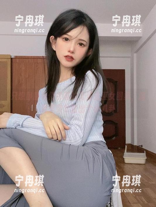 倦倦喵 只想静静看倦倦喵的无圣光巫女图集,脑海里突然冒出个小八卦