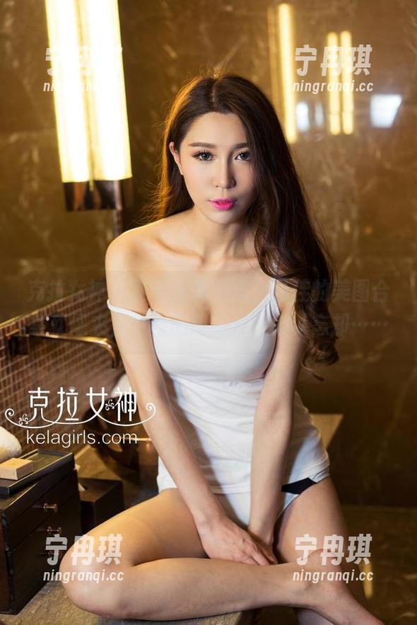 克拉女神-吕佳 克拉女神 - 夏天这本书里,吕佳的美图合集就像夹在中间的明信片,难以忘却……