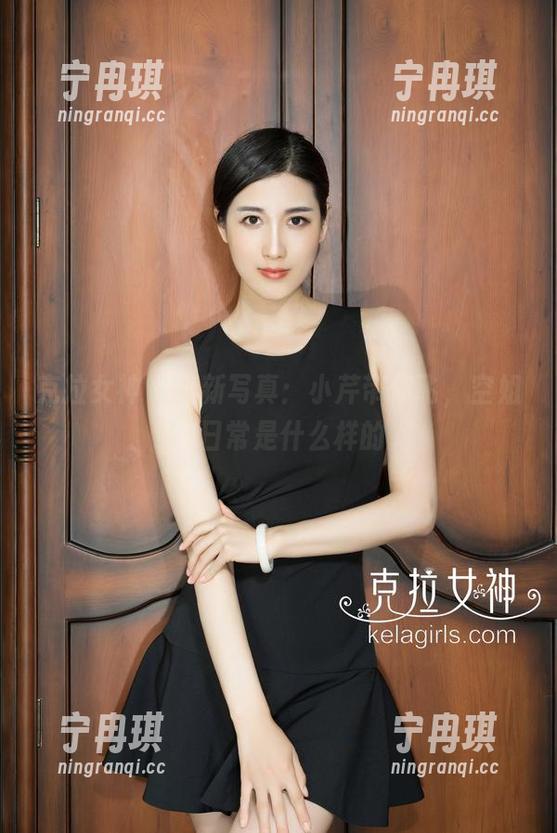 克拉女神-小芹 克拉女神 - 最新写真:小芹带你飞,空姐的日常是什么样的