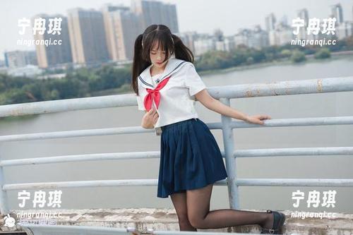 兔玩映画 兔玩映画:最新黑丝制服少女的原图,万一是哪位大神的二次元萌动呢?
