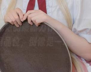 咬一口兔娘的最新力作《泥醉姉》,看上去醉得很品位,倒像是一场美丽的混沌。