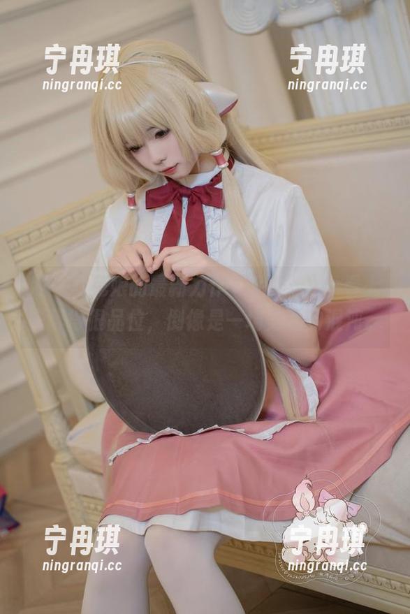 咬一口兔娘 咬一口兔娘的最新力作《泥醉姉》,看上去醉得很品位,倒像是一场美丽的混沌。
