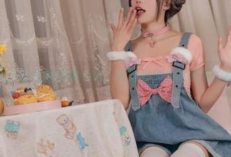 精选咬人小小兔的短裙cos，真有种俏皮又撩人的感觉呢。