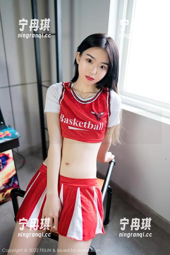 嗲囡囡-施忆佳KITTY 嗲囡囡 - 施忆佳KITTY分享,她的短裙能引发多少个侧目?
