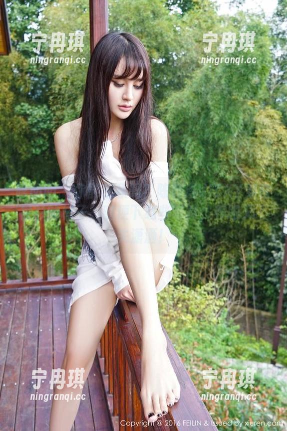 嗲囡囡 - 你能想象吗？陈雅漫VICKY穿白衬衫的样子，随便下载些写真，养眼又不失潇洒！